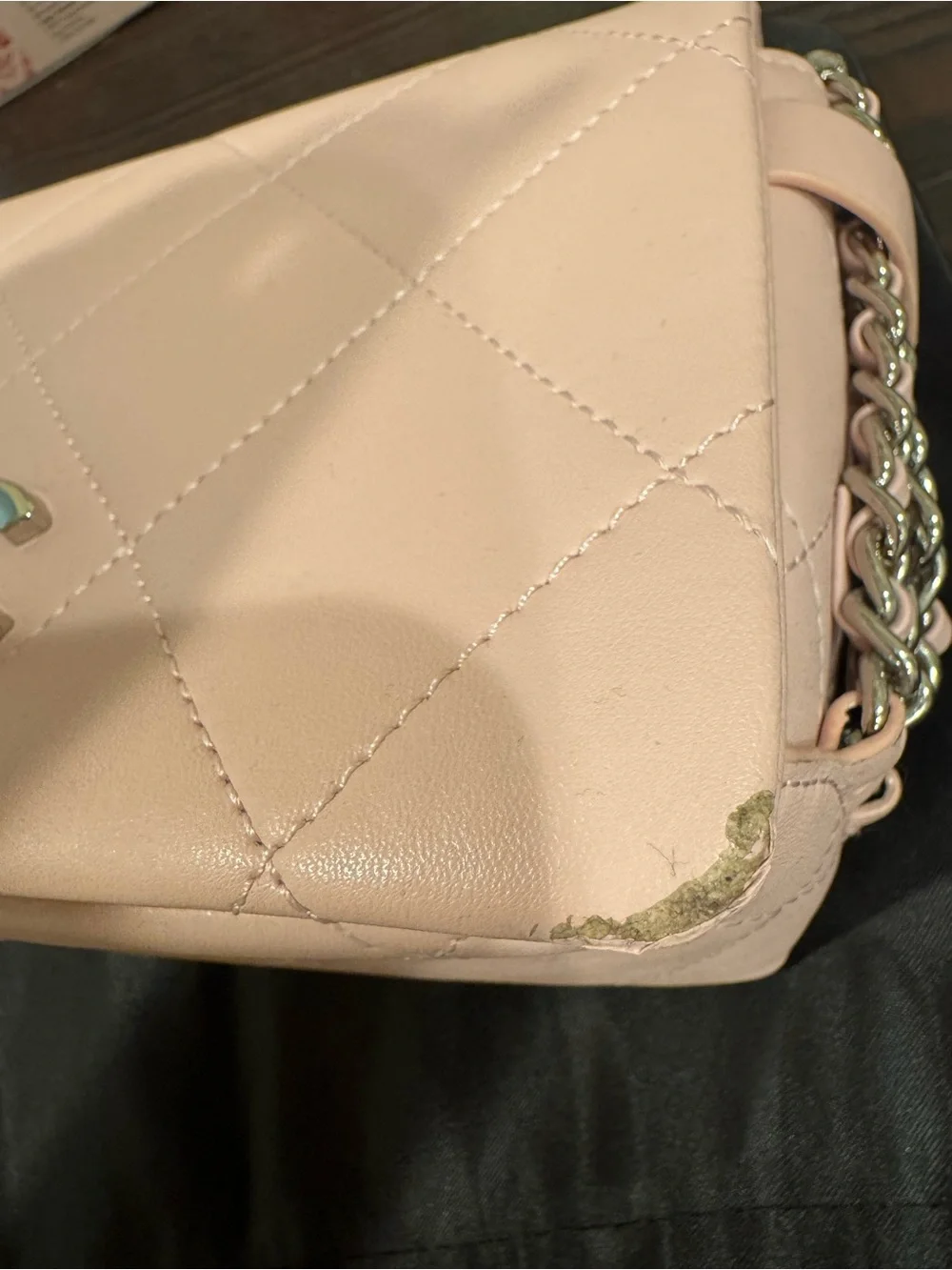 CHANEL note signs
